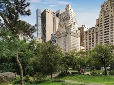 The Ritz-Carlton New York, Central Park Отели рядом с достопримечательностью «Institute for the Study of the Ancient World at NYU»