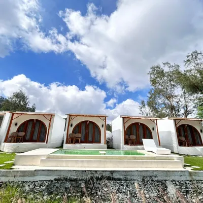 Felysia Villa III Hotels near بحيرة باتور