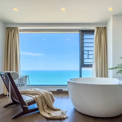 Dongshan Blue Crystal Seaside Homestay (Double-faced Hainanmen Bay Branch) Hotels near Double-Sided Sea Small Fishbone Sandbar
