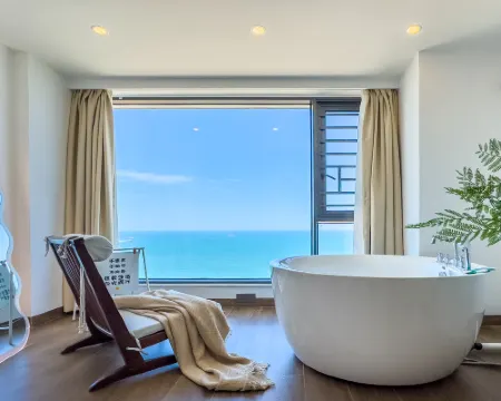 Dongshan Blue Crystal Seaside Homestay (Double-faced Hainanmen Bay Branch) Hotels in Dongshan County