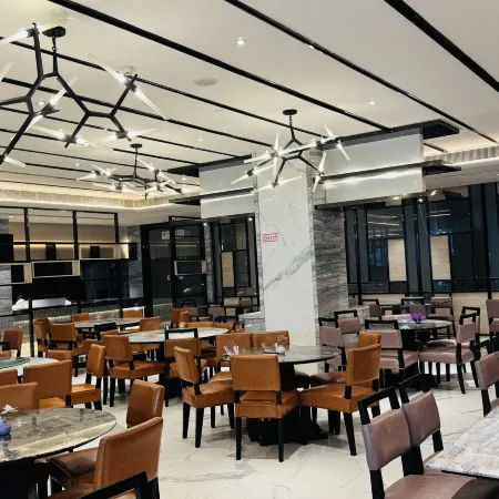 CP Peninsula Hotel Отели рядом с достопримечательностью «Железнодорожная станция Чанпин»
