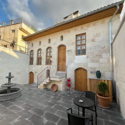 Zeynep Hanim Konagi Hotels near Kurtulus Mosque