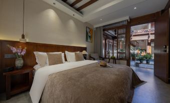 Yunjing Zhinan · New‑Chinese‑Aesthetics Designer Smart Inn (Big Water Wheel, Lijiang Ancient City)