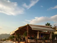 أوزجور باي سبا هوتل Hotels near كهف ديم