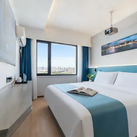 Qiyue Xincheng Hotel (Jiujiang Railway Station Changhong Avenue)