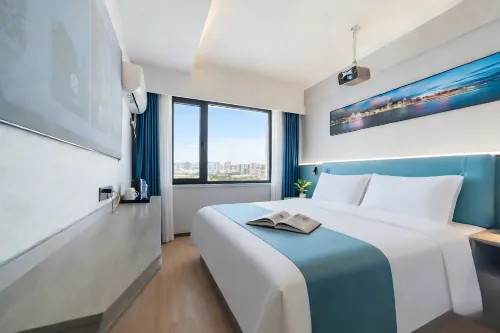 Qiyue Xincheng Hotel (Jiujiang Railway Station Changhong Avenue)