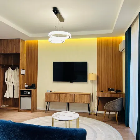 SM LUXURY HOTEL
