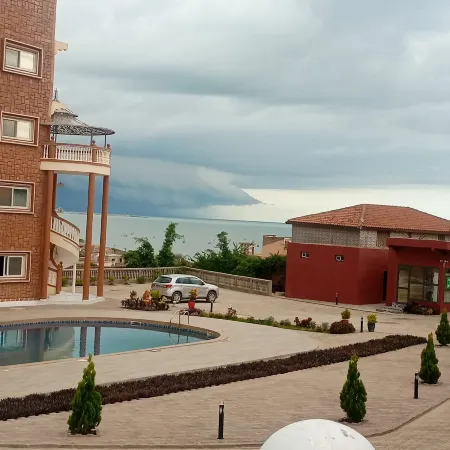 SALLY BEACH HOTEL YENNE