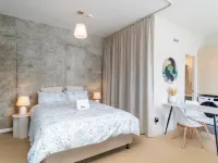 Petone City Studio with Outdoor Space Hotels in Lower Hutt