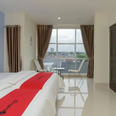 RedDoorz Plus Near Eka Hospital BSD 5 Hotels near Taman Kota 2 BSD