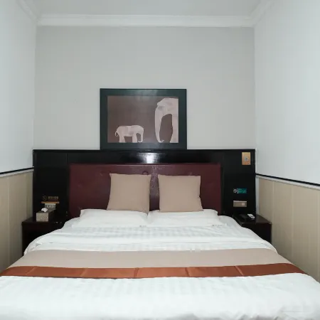 Tongxiang Xinfeng Hotel (Tongxiang Railway Station Runda International Branch)