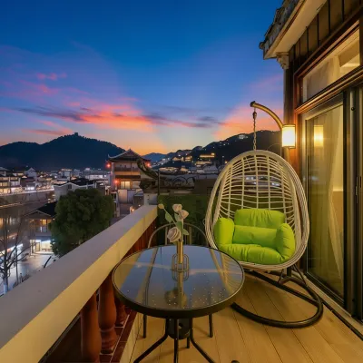 Stay at Maomao River View Homestay (Beimen Wharf Branch) Hotels near Fenghuang Ancient Town North Gate Tower