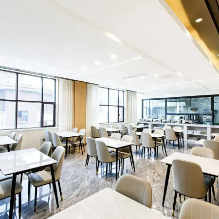 Shuanghe Zhongsheng International Hotel (People's Park Branch)
