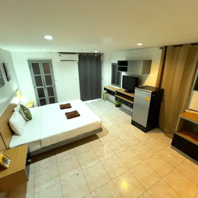 Islanda Hotel Patong Các khách sạn gần Bến phà Patong