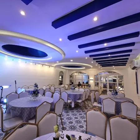 D'KRONOS HOTEL & RESORT