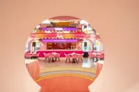Mattel Play Hotel - parking