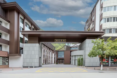 Zhenba Hotel