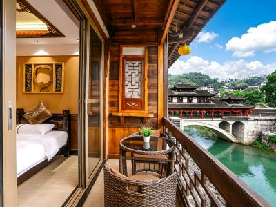 Hua Qianshu Inn (Furong Town Da Waterfall Branch)