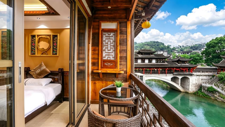 Hua Qianshu Inn (Furong Town Da Waterfall Branch)