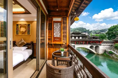 Hua Qianshu Inn (Furong Town Da Waterfall Branch)