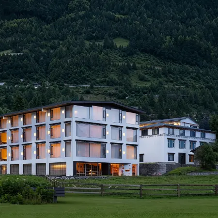 Yubeng Manshan MANSHAN · Golden Snow Bonfire Private Hot Spring Manor