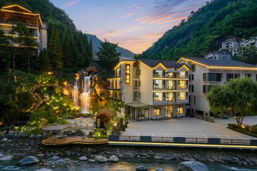 Yu Yue · Xi Yuan | Villa · Waterfall Stream Resort Homestay (Shennongjia Muyu Town Branch) - Pet friendly