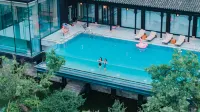 Splendid Clubhouse - parking