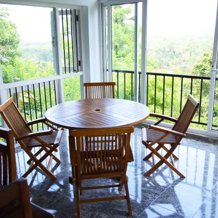 Breez Holiday Home