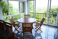 Breez Holiday Home - breakfast