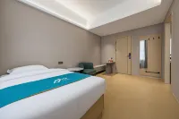 Pebble Hotel (Chifeng Aohan Banner) - parking