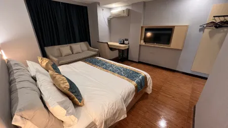 Jinfeng Light Hotel (Yangchun Municipal Government Bus Terminal) Отели рядом с достопримечательностью «DS Hot Springs»