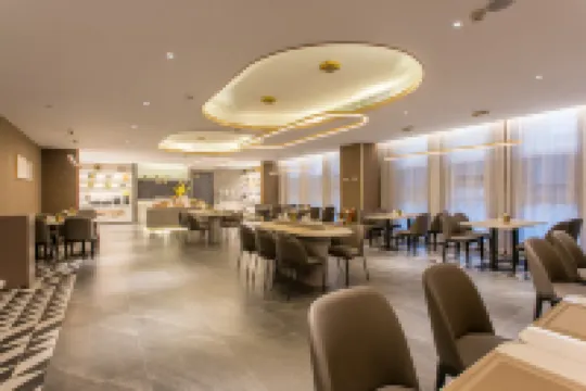 Yueke E-Sports Hotel (Linyi Hedong Wuyue Plaza)