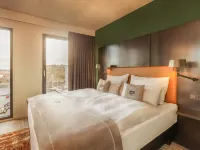 Holiday Inn - the niu, FENDER AMSTERDAM by IHG Hotels near AMOLF