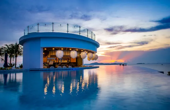 芭堤雅皇家克里夫海灘露台酒店