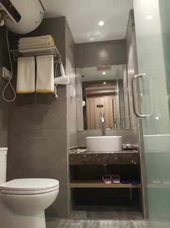 Changbai Mountain Manjiang Travel Hotel Отели рядом с достопримечательностью «Yuanxianghu Ice and Snow Paradise»