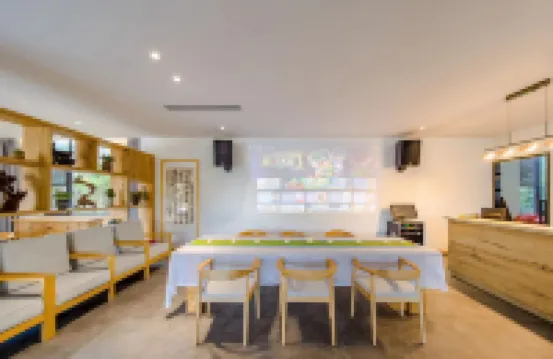 Half-day leisure. Couryard swimming pool resort