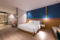 Hello Hotel(MaAnShan Downtown Golden Eagle International)