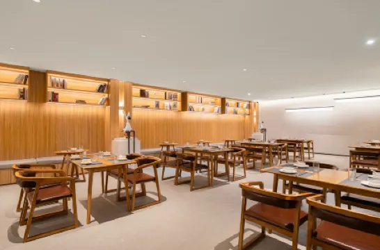 Yushe Yunshan Designer Hot Spring Hotel (Jiuzhaigou Scenic Area Visitor Center) Отели в г. Цзючжайгоу