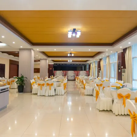 Yimenjun Township Hotel