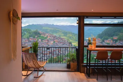 Luanxi · Yinshan Homestay (Xijiang Qianhu Miao Village Viewing Platform) - navetta aeroportuale