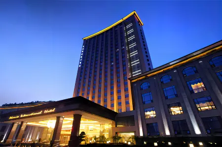 Phoenix International Hotel Отели рядом с достопримечательностью «Sichuan University of Arts and Sciences (Lianhu Campus)»