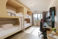 Ant Light Year E-sports Hotel Hotels near Qinglong Cave