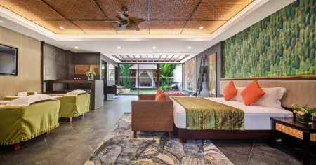 Riyuegu Hot Springs Hotel