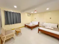 Cozy Coron Inn - balcony
