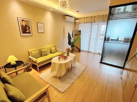 Hailun Guangchang Fushi Yingyuan Apartment (Jiangxia Keting Subway Station) Отели рядом с достопримечательностью «Wuhan University of Engineering Science»