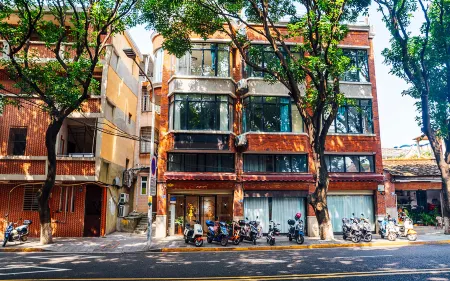 Lotus Rest Отели рядом с достопримечательностью «Jiuguanyi Gujie Alley»