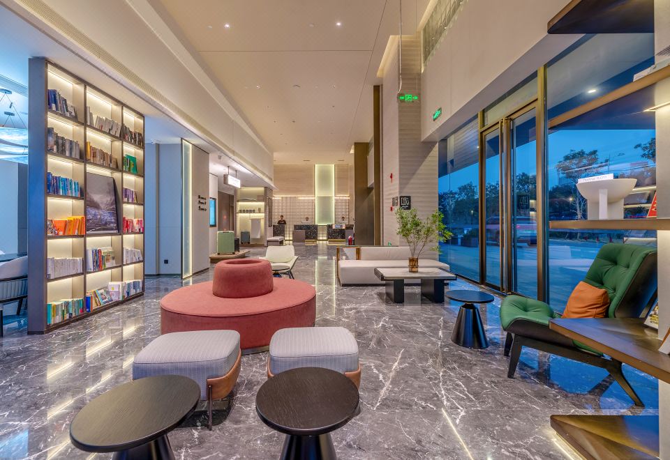 [샤먼 도심의 현대적인 건물 야경]