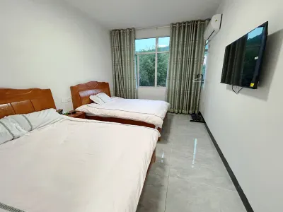 48號民宿 俠天下旅遊區-遊覽車候車點附近的飯店