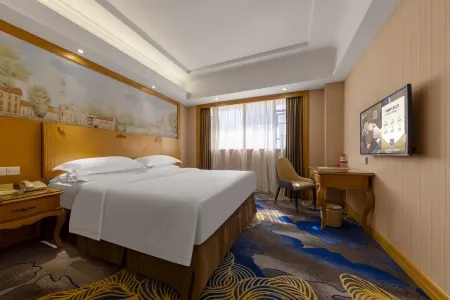 Vienna Hotel (Shenzhen Nanyou Clothing City Nanguang Metro Station)