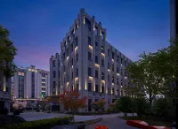 Holiday Inn Express Shanghai Hongqiao National Convention and Exhibition Center Hotels near Anji Xiaohua Vegetable Market Jiwang Directly Sales Store